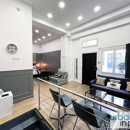 Urban Flat 05 - Spacious 1 Bedroom Parisian Flat