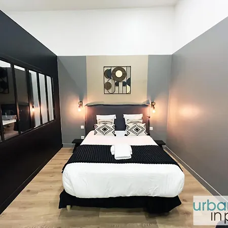Apartment Urban Flat 05 - Spacious 1 Bedroom Parisian Flat *