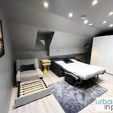 Urban Flat 05 - Spacious 1 Bedroom Parisian Flat