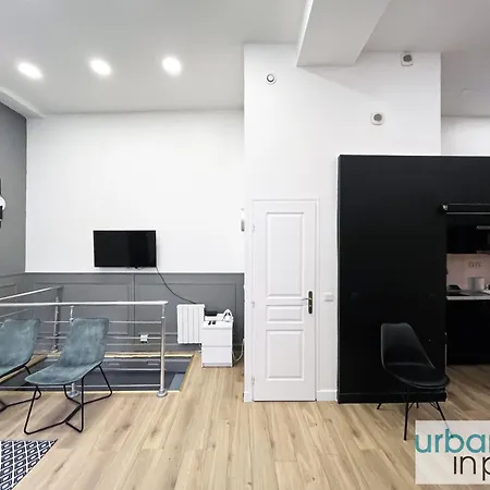 Apartment Urban Flat 05 - Spacious 1 Bedroom Parisian Flat