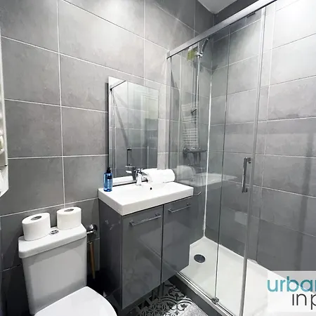Urban Flat 05 - Spacious 1 Bedroom Parisian Flat Apartment