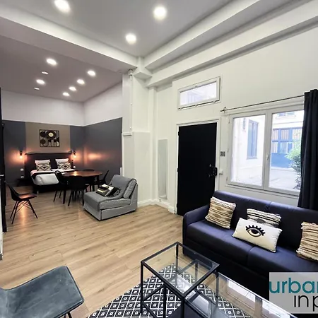 Urban Flat 05 - Spacious 1 Bedroom Parisian Flat パリ